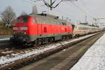 DB 218 321 hat sich vor der IC nach Westerland (Sylt)  gesetzt in Itzehoe, 15 Februar 2026. Ab 1 Mai 2026 sollen die Einsätze von 218er vor IC-Züge auf die Marschbahn vorbei sein.