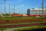 Aus einem IC heraus, die DB Ludmilla 232 587-6 (92 80 1232 587-6 D-DB) am 29 April 2025 bei Duisburg Hbf, mit einem offenen Hochbordwagen-Zug (vierachsiger offene Drehgestell-Güterwagen der Gattung Eanos).

Die Ludmilla bzw. V 300 wurde 1979 von LTS (Luhanskyj Teplowosobudiwnyj Sawod, auch bekannt als Lokomotivfabrik Lugansk (ehemals Woroschilowgrad) unter der Fabriknummer 0868 gebaut und als DR 132 587-7 an die Deutsche Reichsbahn (DR) geliefert. Zum 01.01.1992 erfolgte die Umzeichnung in DR 232 587-6 und zum 01.01.1994 dann in DB 232 587-6. 