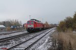 Eine Mischung aus Herbst und Winter herrscht im Bahnhof Wiesau als 232 201-4 mit ihrem Elbtalumleiter GA52321 Gelsenkirchen Bismarck - Cheb durch den Bahnhof zog.