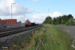 233 217-9 beim Anfahren mit dem morgentlichen 45367 NN - Cheb beim warten auf die berholung durch 612er mit RE und Vogtlandbahnin Wiesau.