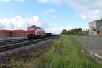 233 217-9 beschleunigt und verlsst mit dem morgentlichen 45367 NN - Cheb den Bahnhof Wiesau.