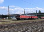 233 373-0 und 232 131-3 verlassen Regensburg Ost.