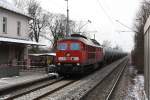 233 289-8 durchfhrt am 16.12.09 mit einem Kesselzug Richtung Mhldorf/Inn den Bahnhof Poing.