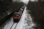 Mit einem Kalizug nach Gerstungen mhte sich 233 521-4 am eiskalten 18.12.09 in Dankmarshausen die Steigungen hinauf.