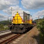 DLI 112  Goliath  der Die-Lei GmbH (Kassel) mit leerem Schttgutwagenzug fhrt mit 20 km/h am 29.07.2011 ber das Baugleis in Wilnsdorf-Anzhausen (an der KBS 445) in Richtung Siegen. Die Lok vom Typ DG 1200 BBM (Bauart B'B'-dh) wurde 1966 von Deutz unter der Fabrik-Nr. 57982 gebaut. Auslieferung an die KFBE Kln-Frechen-Benzelrather Eisenbahn, Kln (V 75) ab 1992 HGK (V 37 und 1997 in DH 37).