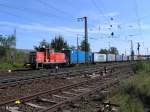 363 044-9 rangiert in Regensburg Ost mit ein Containerzug.