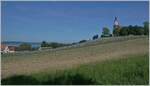 Mehr ein Landschaft- als ein Bahnbild: Ein VT 622 und die prächtigen Wallhfahrtskirhche Birnau am Überlignersee.