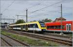 Vor kurzem wurde der Bahnhof von Friedrichshafen elektivziert. Somit muss man beim Fotografieren nun nicht nur auf die Fahrleitungsmasten achten, sondern auch auf die Signaltafeln, wobei letzteres beim Fotografiern des LINT 622 nicht ganz geklappt hat.

14. Sept. 2022