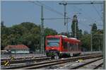 Der DB 650 201-6 verlässt Lindau Insel als Regionalbahn nach Friedrichshafen.