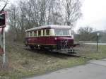 Ein Wismarer Schienenbus ist am 16.02.2004 auf der mittleren Ruhrtalbahn unterwegs.