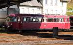 796 802-7 leider nicht frei von Hindernissen fotografierbar abgestellt im Bahnhofsbereich von Linz am Rhein.