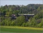 Eine Doppeltraktion 612 auf der Mhlbachbrcke bei Albert.