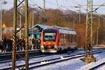 Voller Erwartung auf den SH-Express nach Hamburg warteten die Fahrgäste im Bhf Schleswig....und dann kommt der Lint 648 001/501 als RE nach Neumünster......wohlgemerkt ein Lint 41 als Ersatz