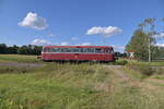 Am Feldwegbahnübergang in Siegelsbach ist der 798 652-4 zu sehen. 24.8.2024