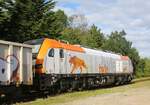 ELP/hvle 159 272 vor Düngerzug in Flensburg-Weiche, von rechts hinten aufgenommen, 25.09.2025 