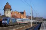 101 102-2  Wir Menschen sind alle gleich  mit dem IC 2385 nach Frankfurt(Main) Hbf in Rathenow.