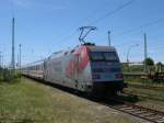 Lnger als sonst hatte 101 144,am 28.Juni 2011,mit dem IC 2287 Binz-Hamburg,Aufenthalt in Bergen/Rgen.