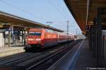 101 137-8 mit drei umgebauten IR-Waggons fr DB-Regio und hier bei der Durchfahrt in Braunschweig.