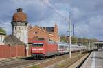 101 132-9 mit dem IC 2385 von Berlin Sdkreuz nach Frankfurt(Main) Hbf in Rathenow.