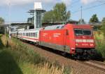 101 020-6 Unsere Zge schonen die Umwelt mit IC 2239 von Warnemnde nach Leipzig Hbf bei der Durchfahrt in Rostock-Marienehe.28.08.2015