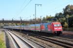 101 100-6 ist auf den Weg nach Hamburg und durchfährt soeben den Bahnhof Rotenburg (Wümme).