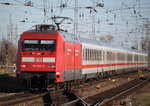 101 105 mit IC 2174(Hamburg-Rostock)bei der Einfahrt um 17.32 Uhr im Rostocker Hbf.01.04.2016