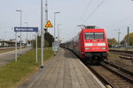 101 110-5 mit IC 2387(Warnemnde-Leipzig)kurz vor der Ausfahrt im Bahnhof Warnemnde.30.04.2016