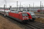 101 052-9 mit IC 2213(Ostseebad Binz-Stuttgart)bei der Ausfahrt im Rostocker Hbf.18.12.2016