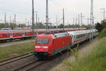 101 046-1 mit IC 2213(Binz-Stuttgart)bei der Ausfahrt im Rostocker Hbf.12.05.2017