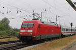 101 118-8 mit IC 2323 von Stralsund Hbf nach Berlin Hbf(tief)bei der Einfahrt im Rostocker Hbf.03.06.2018