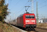 101 035-4+101 078-4(hinten) mit IC 2213 von Stralsund nach Stuttgart bei der Ausfahrt im Rostocker Hbf.12.10.2018