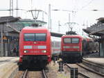 101 080-0+101 096-6(hinten)mit IC 2908 von Leipzig nach Warnemünde kurz vor der Ausfahrt im Rostocker Hbf.