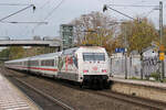 101 003-2 mit IC 2217(Greifswald-Esslingen)bei der Durchfahrt in Lauenbrck.07.11.2022