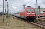 101 018-0 mit dem IC 141 nach Berlin-Ostbahnhof bei der Einfahrt in den Bahnhof Stendal.