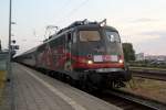 115 509-2 mit Sonderzug 2680 von Warnemnde nach Berlin-Lichtenberg kurz nach der Ankunft im Bahnhof Warnemnde.28.07.2013