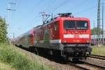 Die Rostocker 112 108-6 mit RE1(RE 4310)von Rostock Hbf nach Hamburg Hbf bei der Ausfahrt im Rostocker Hbf.05.06.2015