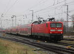 112 187 mit RE 5(Oranienburg-Rostock)bei der Einfahrt im Rostocker Hbf.02.02.2024