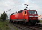 120 145-8 beim Rangieren im Bahnhof Warnemnde.(27.05.2011)