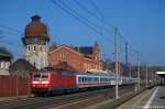 120 145-8 mit dem IC 1919 von Berlin Sdkreuz nach Kln Hbf in Rathenow.