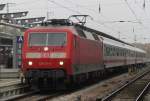 120 111-0 mit IC 2409 von Stralsund nach Kln Hbf bei der Ausfahrt im Rostocker Hbf.21.10.2012