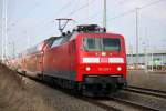 120 202-7 mit RE 4310 von Rostock Hbf nach Hamburg Hbf bei der Ausfahrt im Rostocker Hbf.02.03.2014