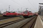 120 205-0 mit RE 4310(Rostock-Hamburg)bei der Ausfahrt im Rostocker Hbf neben an hatten 120 203-5 und 429 527-5 Pause.18.03.2016