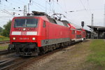 120 205 mit RE 4306(Rostock-Hamburg)bei der Ausfahrt im Rostocker Hbf.13.08.2016