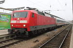 120 113-6 mit IC 2239(Rostock-Leipzig)kurz vor der Ausfahrt im Rostocker Hbf.03.02.2017