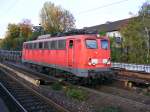 Eine DB 140 ist am 14.10.2008 mit einem Gterzug in Bochum-Hamme unterwegs.