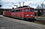 noch in alter lackierung,fuhr 140 853-3 der EGP mit einen kastenzug durch hh-harburg,24.02.15