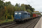 140 621-4 mit Seekisten für den Hamburger Hafen. Tostedt, 16.10.2021