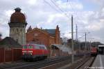 Links die 218 455-4 als Lz in Richtung Stendal unterwegs und rechts die 112 122 mit dem RE2 (RE 37411) nach Knigs Wusterhausen in Rathenow.