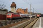 120 154-0 mit dem IC 1225 von Berlin Hbf (tief) nach Kln Hbf in Rathenow.