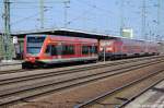 Am Bahnsteig 4 in Berlin-Schnefeld Flughafen steht die 646 014-0 als RB22 (RB 28821) nach Potsdam Hbf und die 143 843-1 mit der RB14 (RB 18922) nach Nauen.